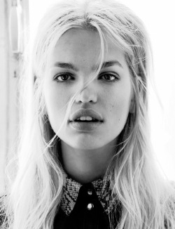 voguelovesme:  Daphne Groeneveld by Nico