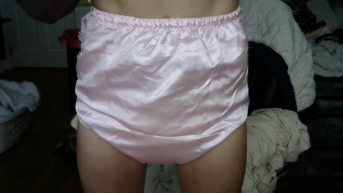 babygirllexi16:  marwi26:  babygirllexi16:  Yaaay I’m finally back on tumblr!! Had to take a break from wearing 24/7 for a bit, but I’m back trying to make it happen!! These are an adorable pair of plastic panties a good friend of mine sent me! Using