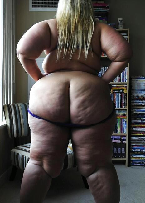 Courtney Aitken aka Plump Princess  5'11&quot; (71cm)  402 lbs (183kg)  BMI: