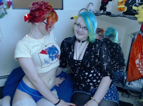 babesaurusrex:  Hai everyone~ I would really like to go see friends and family within the next month so I’ll be camming a lot on Chaturbate soon but I’d like to book the ticket sooner rather than later since prices can change, so if you want to buy