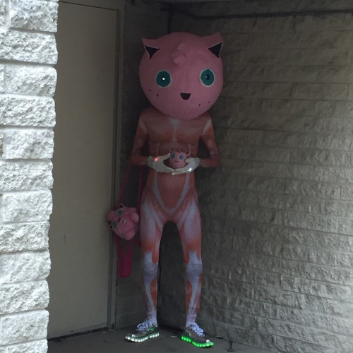 thecolossaljigglyman:  The Jiggly Man has emerged once more from his realm :^)  Thanks to @bitterdarjeeling and @soundvsvision for the photos! 