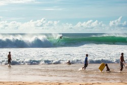 highenoughtoseethesea:  Bruce Irons and John Florence make the most of a flukey early-early-season swell at Pipeline and Backdoor. Nothing like Christmas in August.   Photos: Heff
