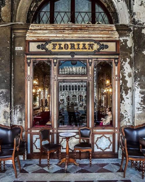 Caffè Florian, Venecia Italia, nacido en 1720. Es el Caffè más antiguo del mundo