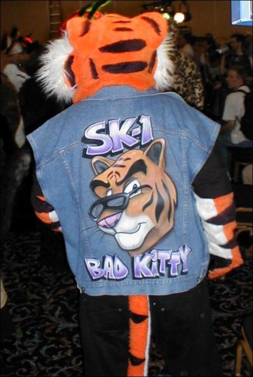 ijionano: braingremlin:  i’ve been looking thru hundreds of photos of 90s furry conventions for the past few days  @cursedimagez  This is why we have full fursuits now.