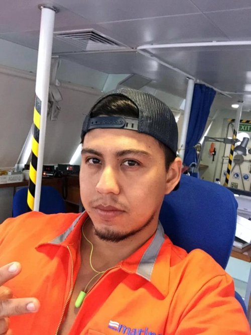 candidmale: mashitayeah:When he’s workin at sea but horny af Please follow these blogs! - cand