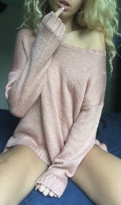 Shay-Gnar:  Big Sweaters And Pretty Lingerie💕