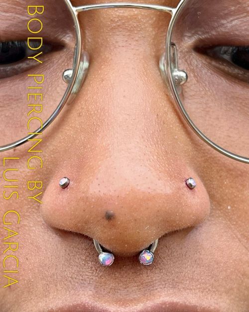 Fresh paired nostril piercings featuring lavender opals from @anatometalinc #piercing #bodypiercing 
