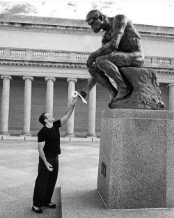 dangerkeith3000x:   Robin Williams with Auguste Rodin’s The Thinker.   