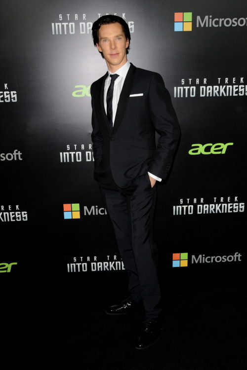 deareje:new tab for high res.Benedict Cumberbatch, Zachary Quinto, Chris Pine attend StarTrek IntoDa