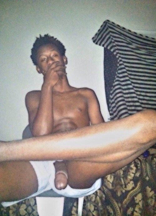 jupiterzcrown:st8hoodshit:  St8 nigga off Twitter ( dat dick tho)  Skinny niggaz got that DICK!!