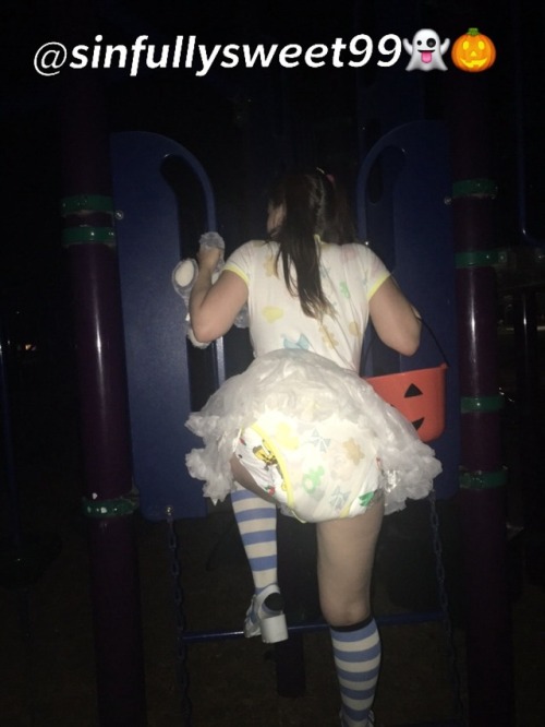 dreamiedaddy: sinfullysweet99: Lookie at me!!!!!! I was all littled up for Halloween and even though