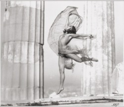 Adskikafeteri2:Nelly The Dancer Nikolska In The Parthenon, 1929