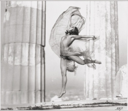 Nelly The dancer Nikolska in the Parthenon, 1929