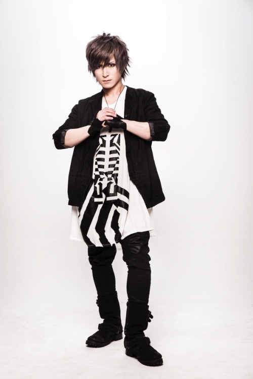 hibatan: New band: ZERO MIND INFINITY Vocal: Juri (ex.DELUHI) Guitar:  じょん (ex.Sel’m