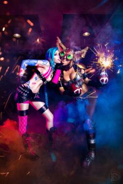 kamikame-cosplay:  Jinx: Lyz Brickley Cosplay Ziggs: Jessica