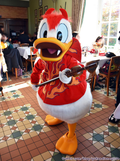 Character Dining Halloween in Disneyland Paris.Where is Mickey Mouse and pluto??? Loland&hellip; Won