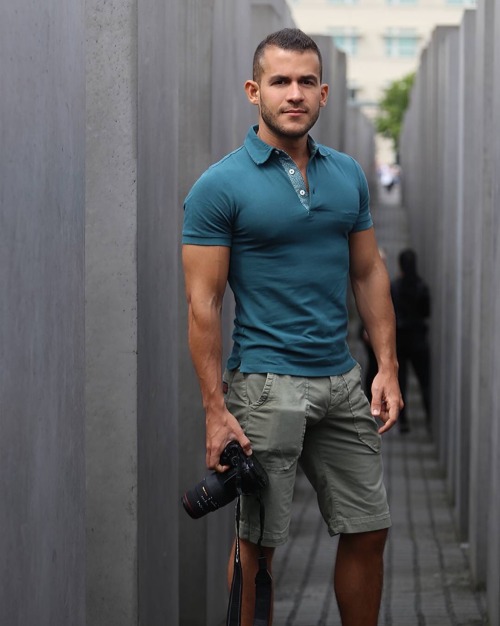 Gay hunks & gifs