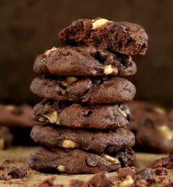 delicious-food-porn:  Vegan Double Chocolate Banana Cookies