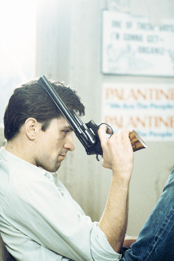 avagardner:  Robert De Niro on the set of Taxi Driver, photographed by Steve Schapiro, 1975. 