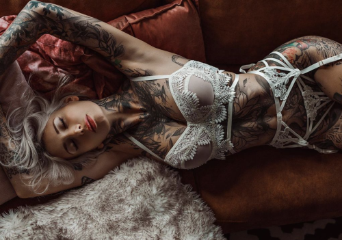 https://64.media.tumblr.com/b075162cb0518f67519beb1afb68a047/c10c570685439452-b9/s500x750/a9c9605d9ee233e86fb2455c84d40b096dced56d.png