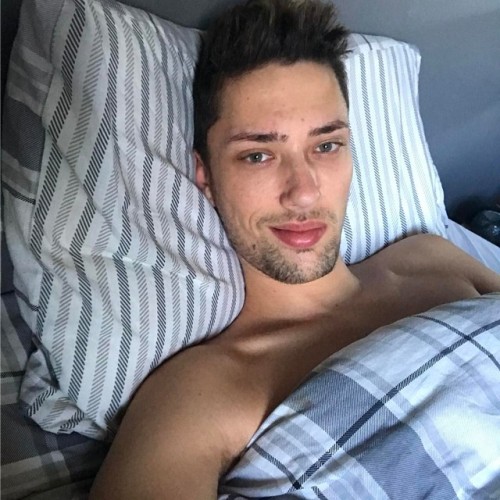 Morning all #wokeuplikethis #lovelymorning #bed #instagay #gayboy #gay