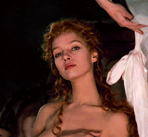 UMA THURMAN As GODDESS VENUS The Adventures Of Baron Munchausen (1988) Dir. Terry Gilliam