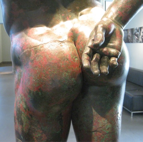 fuckingromans:sherllllock:national gallery, rome: marble butts appreciation#arse gratia artis