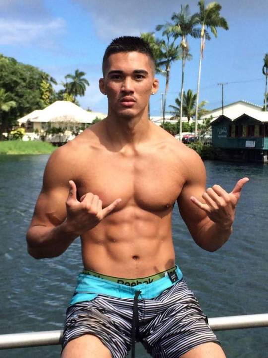 prlmebigislandboto808:  polynesianmen:  Colton from Hawaii  Hilo