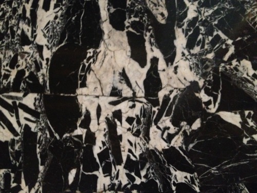 4kronor: marble found in pallazzo de Colonna, Rome, 2013  / Willem de Kooning, Black Untitled, 