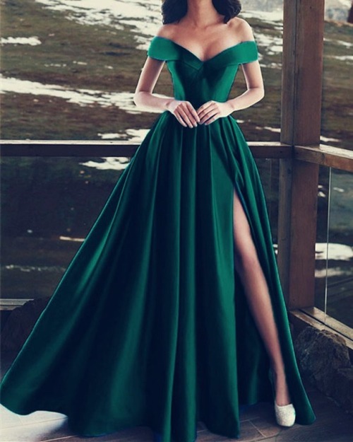 long green dress . shop from our bio . follow us .find more dress from my account #prettygirls #gown