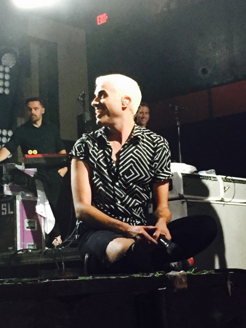 vedriiti: some shots from last night’s neon trees concert.
