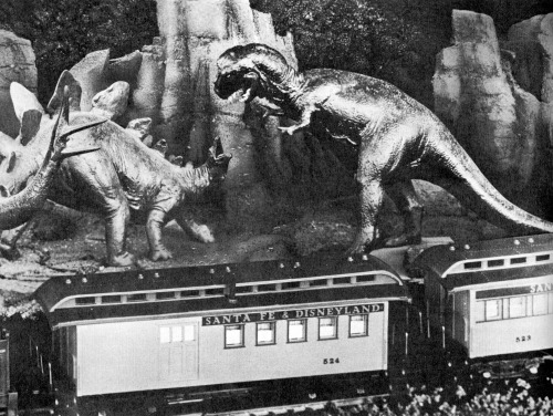 gameraboy:The Primeval World diorama on the Disneyland Railroad. More vintage Disney.