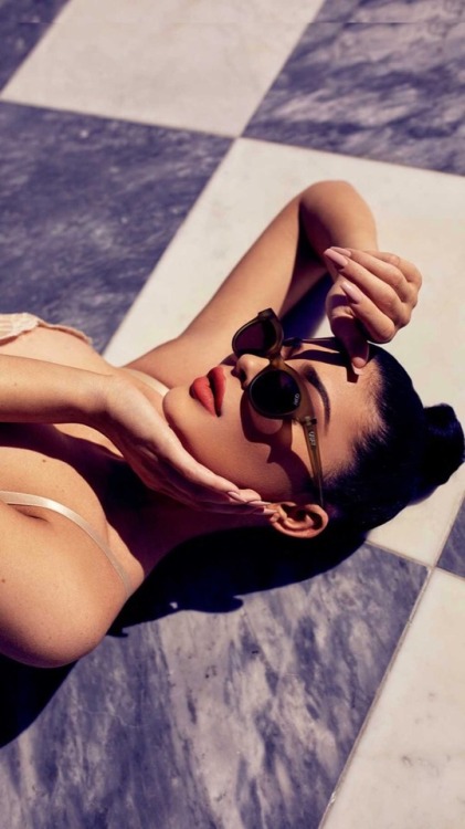 savage-screen: Kylie Jenner Like and Reblog