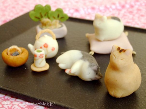 blktauna:  fumetsushinju:  mayahan:  Adorable Cat-Themed Desserts  No way, I could