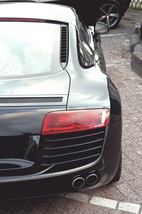 wearevanity:  Audi R8 | WAV 
