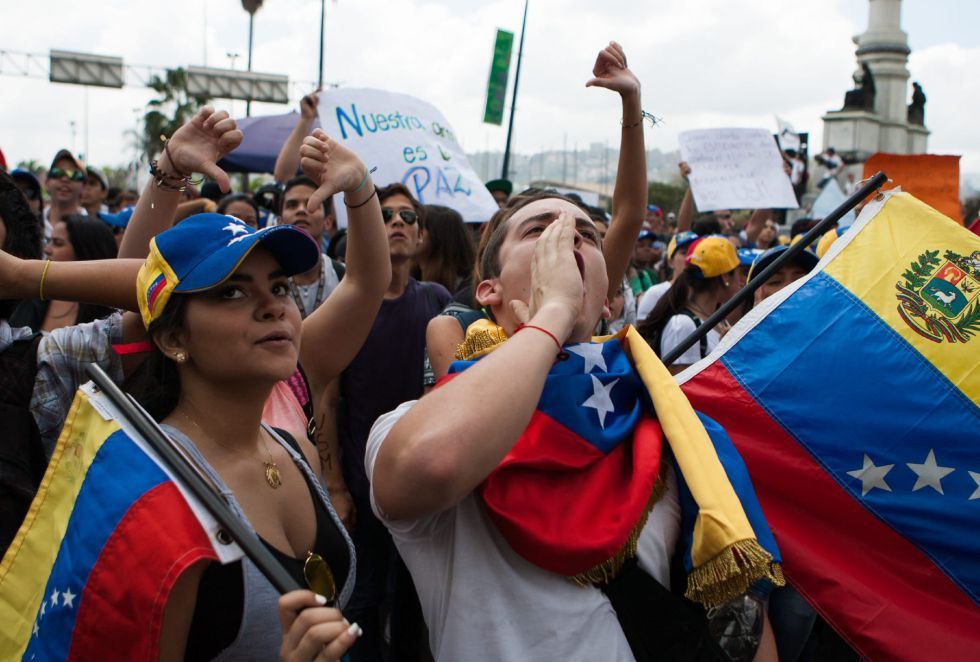 lefilmnoir:  Venezuela’s Riot 12F  PLEASE REBLOG!!! THE MEDIA IN VENEZUELA IS BEING