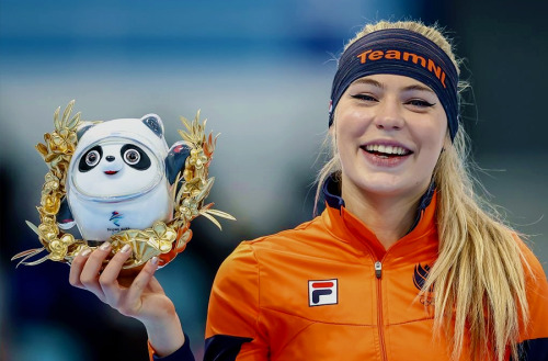 Dutch speed skater Jutta Leerdam wins silver in women’s 1,000 metres at the 2022 Beijing Olymp