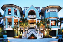 bluepueblo:  Blue House, Manhattan Beach, California photo via besttravelphotos 