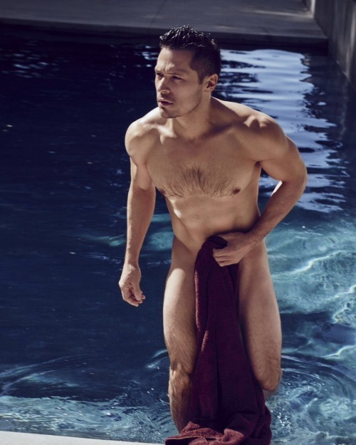celebgosspb:  #Revenge hunk Nick Wechsler has stripped for Cosmo UK. Thankfully we have a few more weeks of him on our TV screens. 