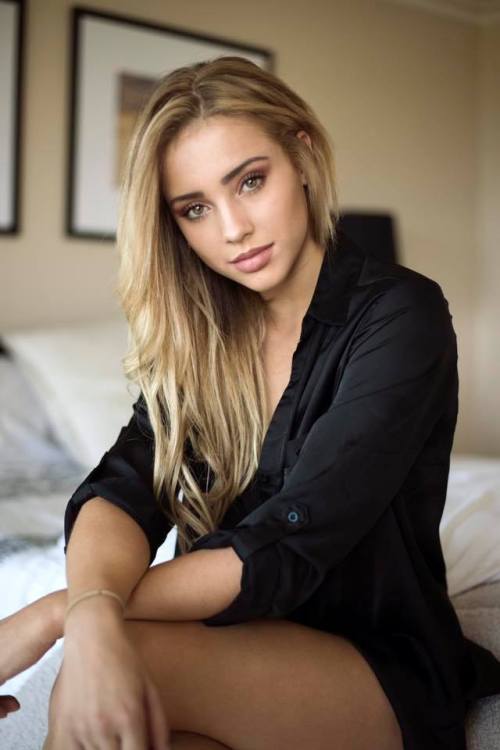 angels-fallin-from-the-sky:  Charly Jordan