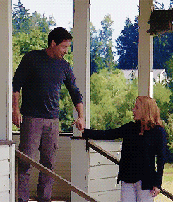 scully1964:  David &amp; Gillian on the set of The X-Files (x). 