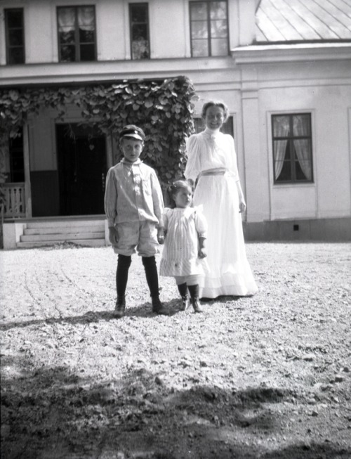 Parts of the Hammarskjöld family, Sweden.