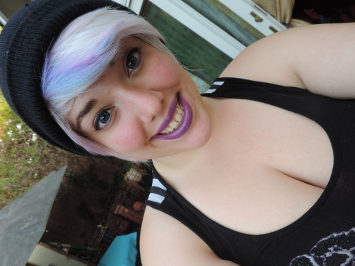 hypnomilk:I put on some purple lipstick today so I thought I’d show offmaybe put on some contacts an