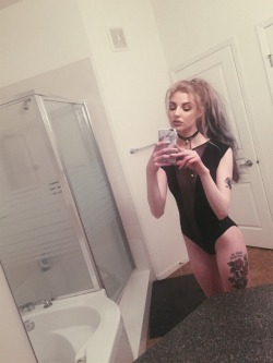 prettyxgraves:  me so long ago lookin like a baby with barely any tattoos