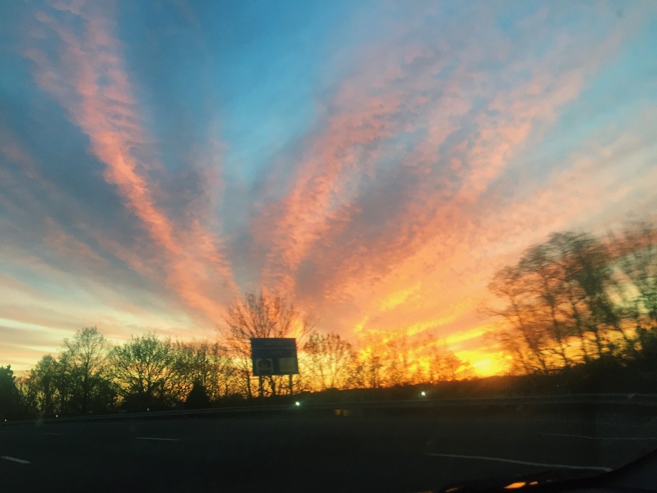 allbrokenthings:  the sky fucked me up today
