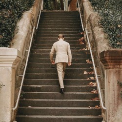 oscarhunt:Soldiering on in two-piece linen suitings⠀ ⠀ #sydney #mensfashion #sydneystyle #linen #suit #summer #tailored #sartorial #dapper #mensclothing #guyswithstyle #menwithclass #menwithstyle