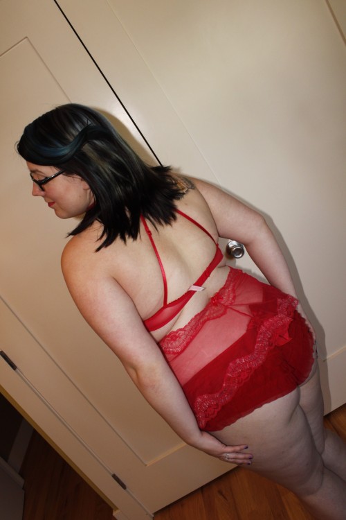 super-sexy-funtimes:  isn’t this outfit hot on her? :)see more on manyvids!