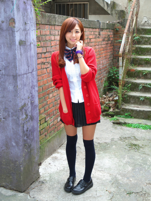 Schoolgirl Style - Hong Shi (洪詩)