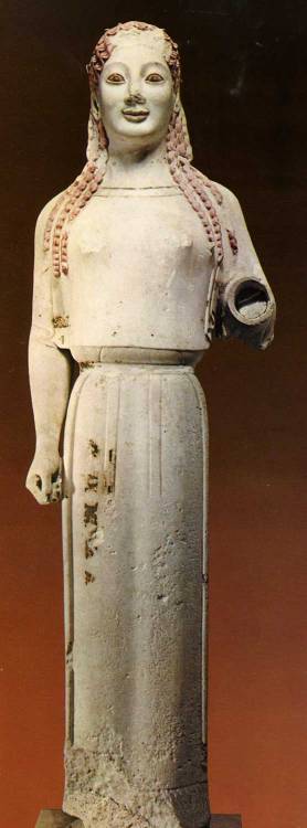 arthistry:The Peplos Kore from the Athenian Acropolis, 530 B.C.Still very frontal, and little moveme