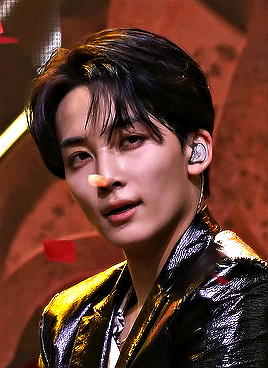220527 JEONGHAN / 'HOT' @ MUSIC BANK